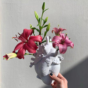 Retro Beating Heart Flower Vase